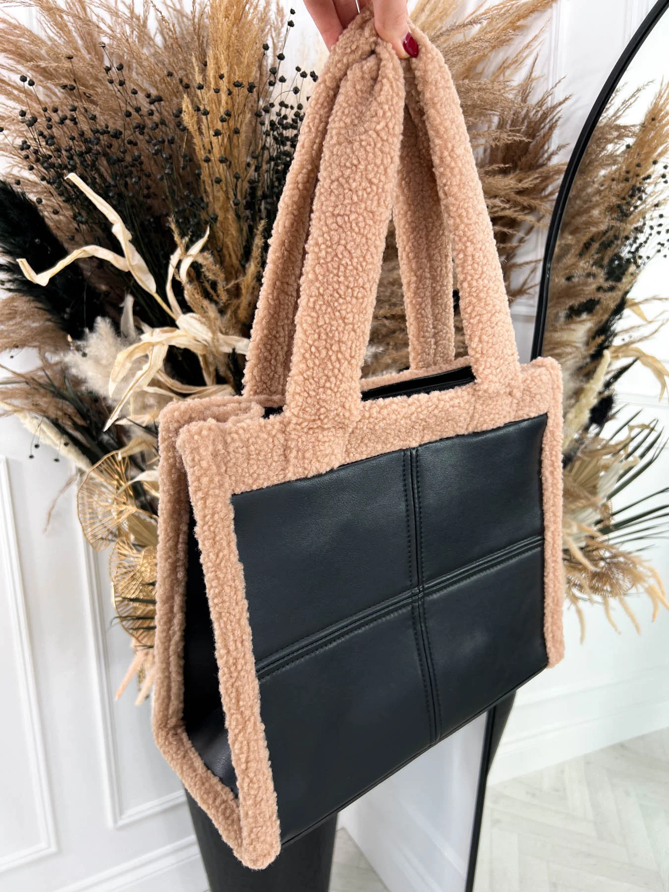 Prague Tote Bag- Camel - Image 2