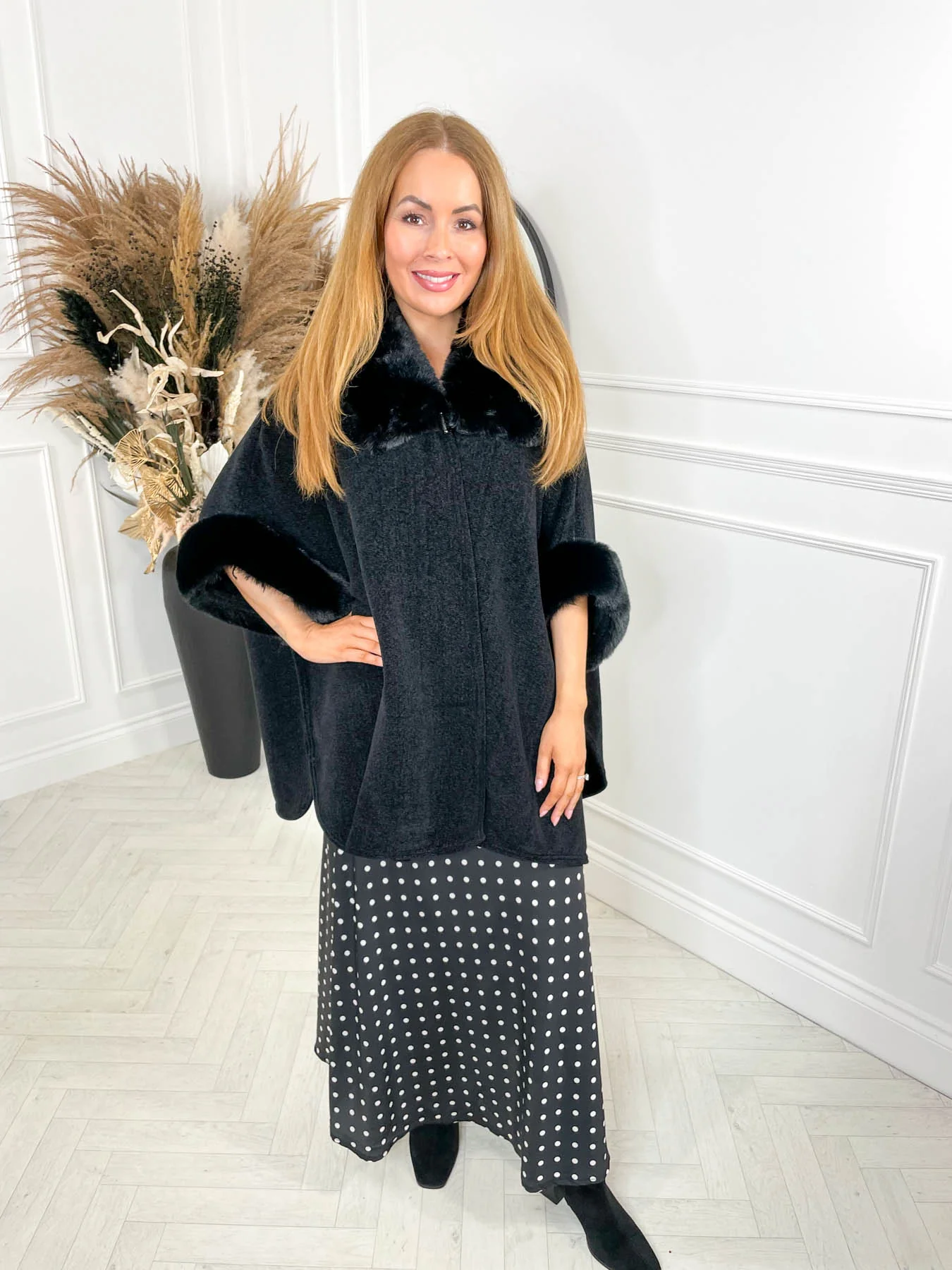 Savanna Cape - Black - Image 3