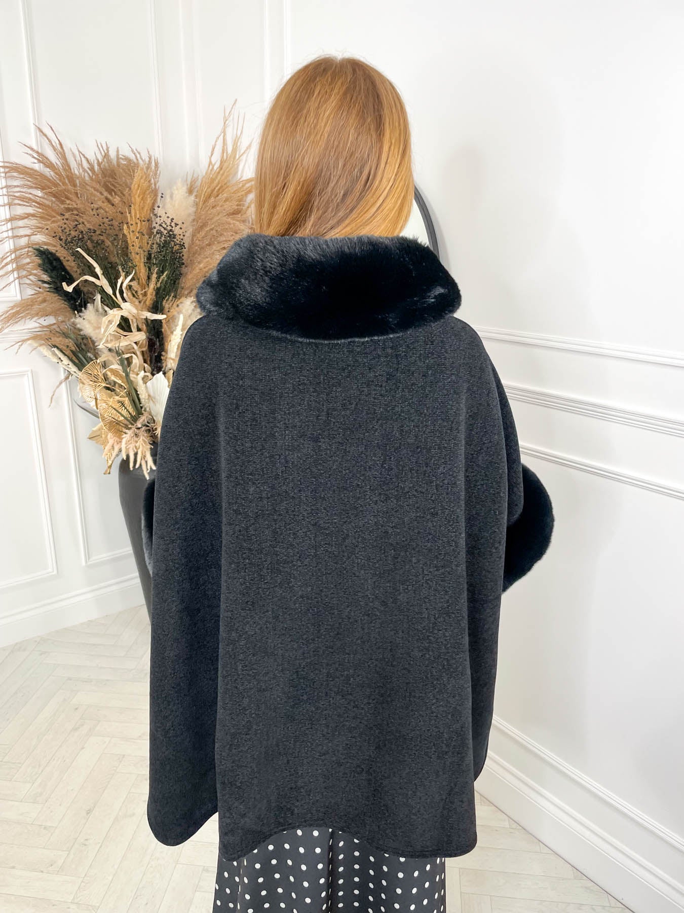 Savanna Cape - Black - Image 5