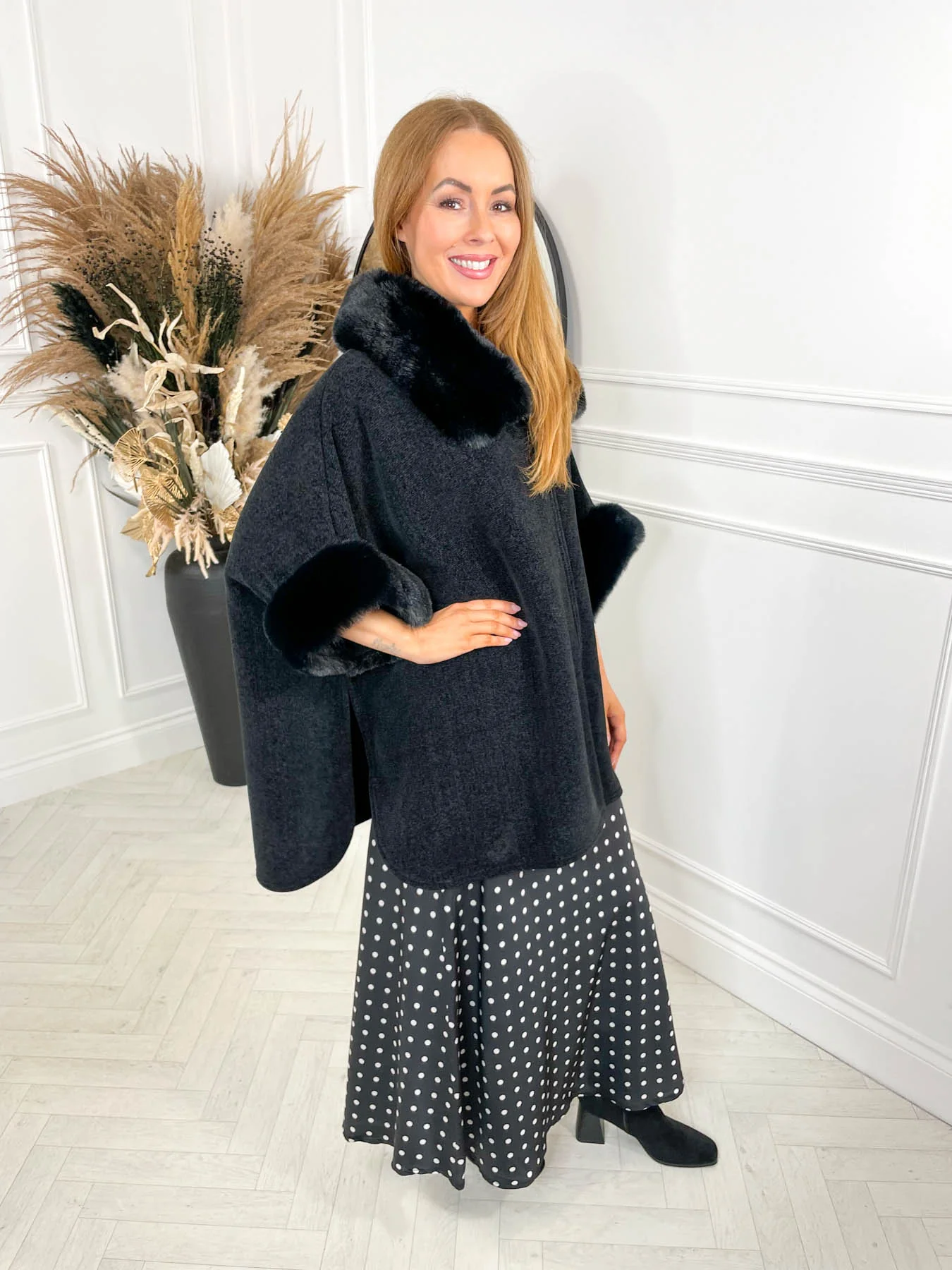 Savanna Cape - Black - Image 7