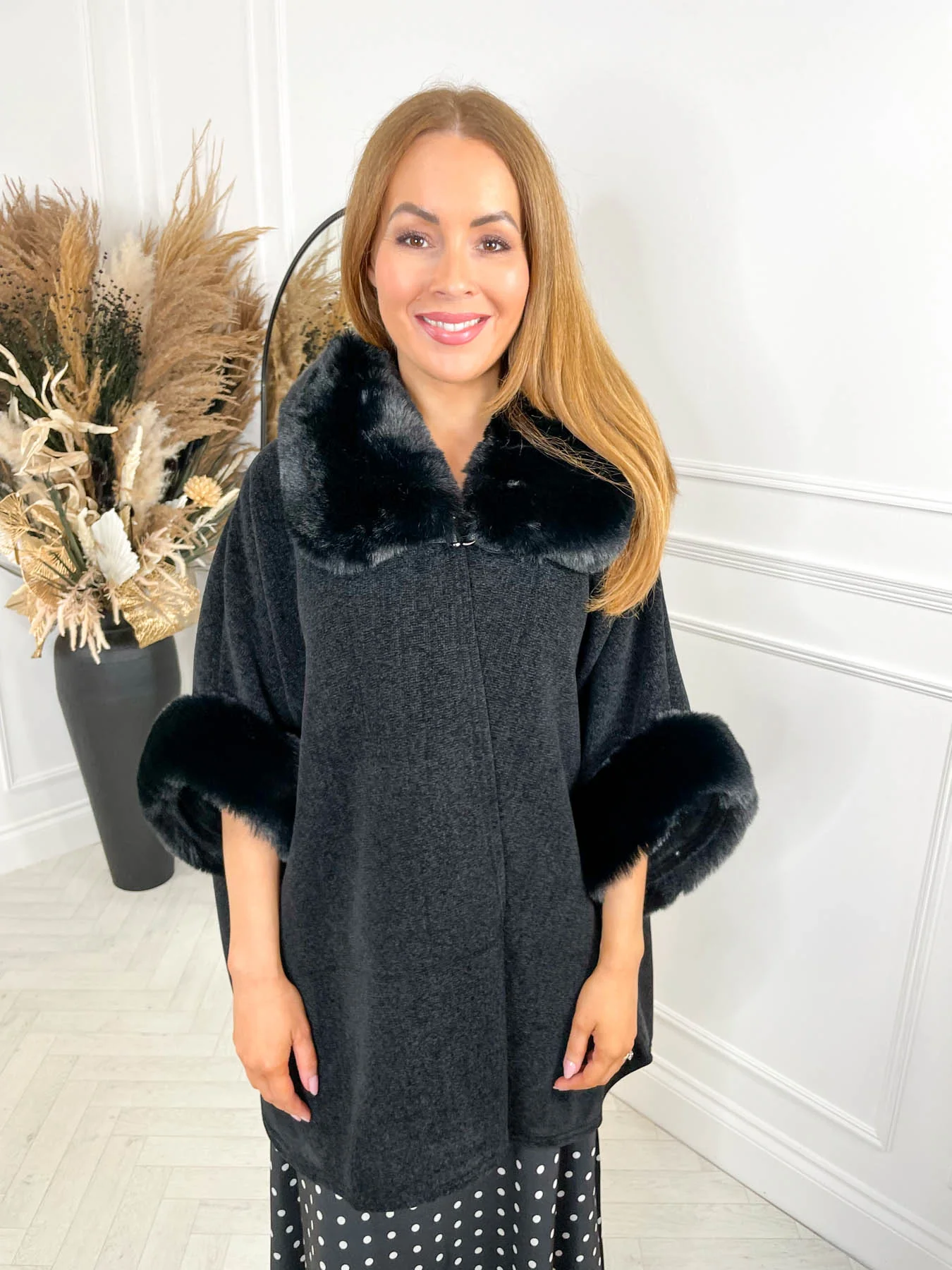 Savanna Cape - Black - Image 9