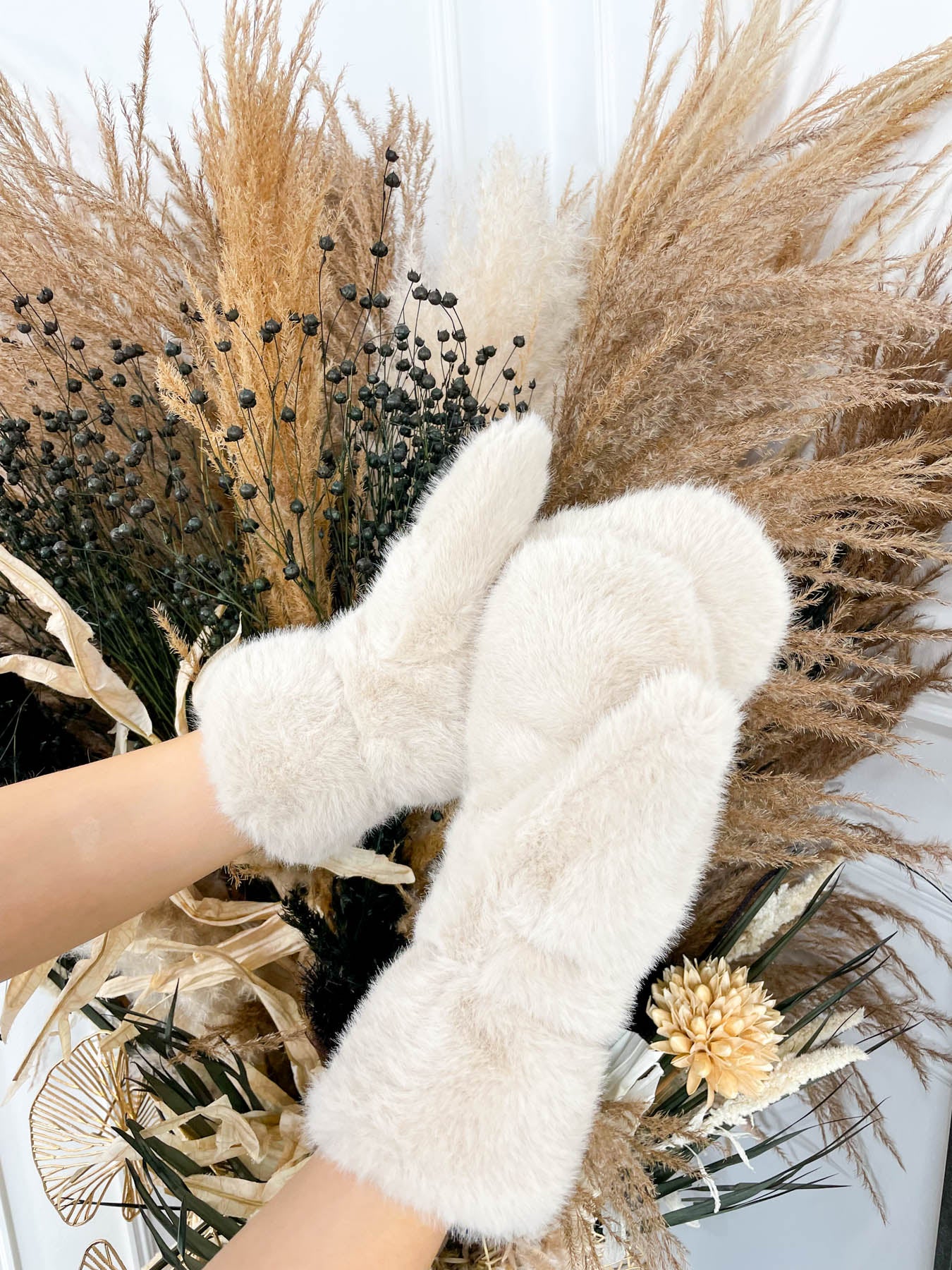 Toronto Mittens -Beige - Image 3