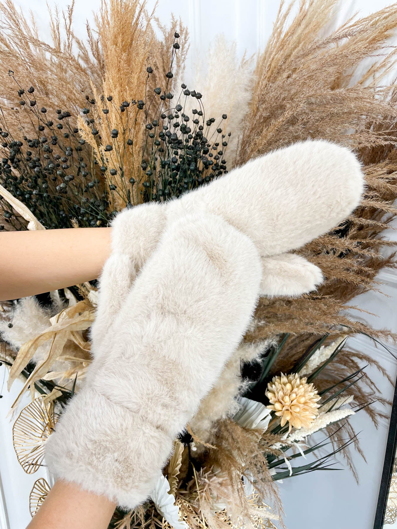 Toronto Mittens -Beige - Image 4