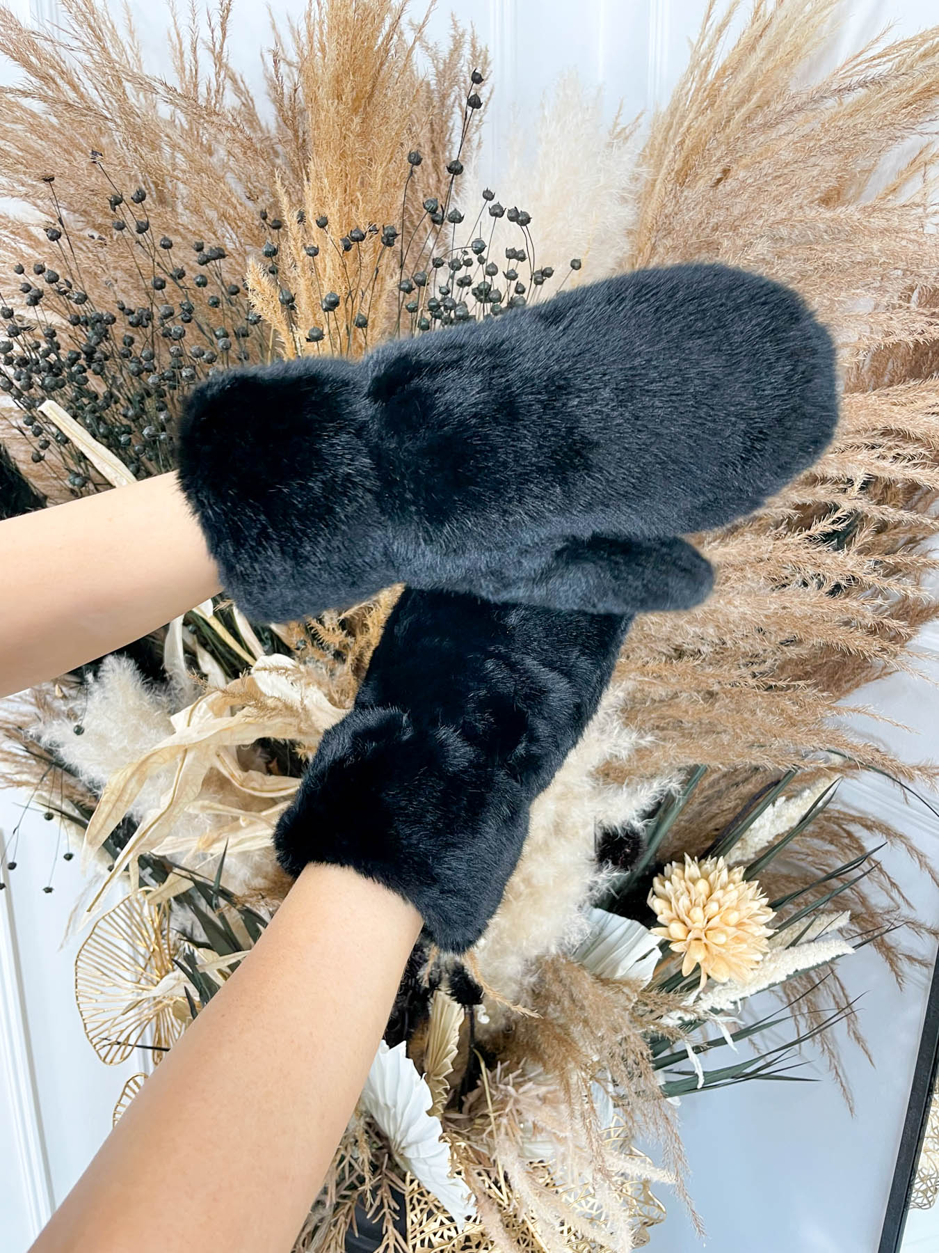 Toronto Mittens -Black - Image 4
